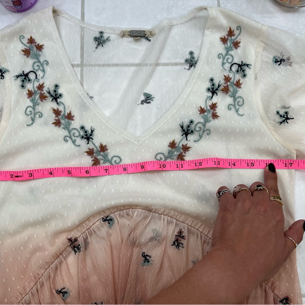 gimmicks by BKE Cream to Dusty Pink Embroidered V-Neck Tiered Blouse - Picture 6 of 7